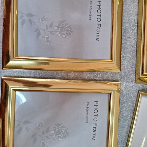 Photo frames set of 4 in gold color like new