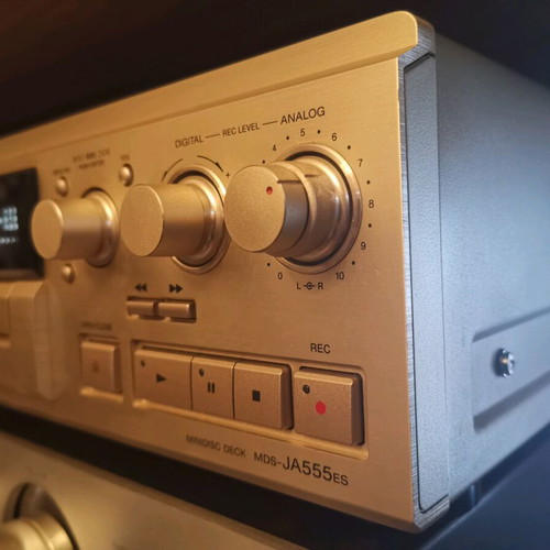 Sony MDS JA-555ES mini disc player like new, collectible champagne model