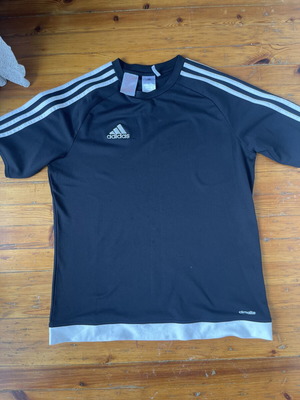 Adidas παιδικό μπλουζάκι XL μεταχειρισμένο, μαύρο