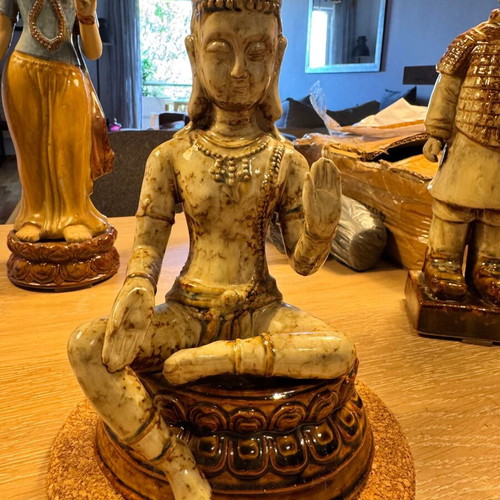 Ceramic Asian figurines like new