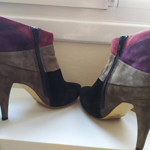 Cafe Noir used ankle boots with round toe and high heel size 36
