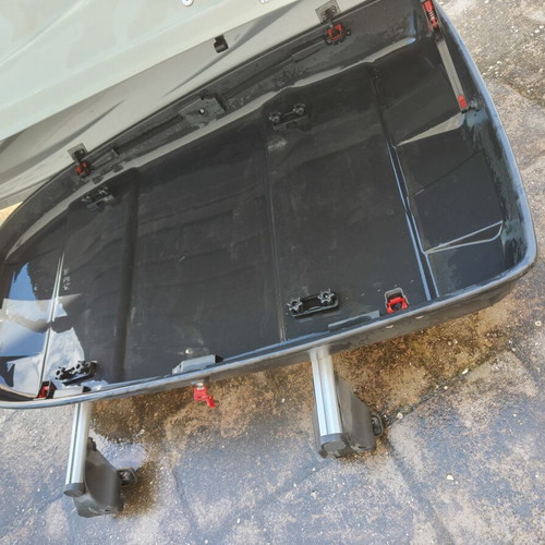 G3 Italian Roof Box used with bars, opens both sides
