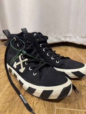 Παπούτσια Off White σαν καινούργια, μέγεθος 45, μαύρα με κουτί