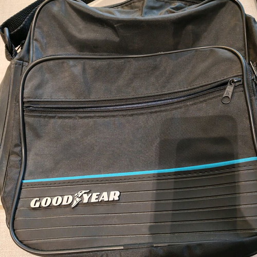 Goodyear unisex crossbody bag like new, black