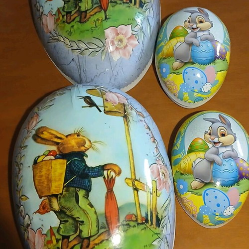 Large paper Easter egg 35cm used, set of two