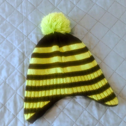 Children's hat like new, green and black, size S