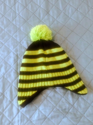 Children's hat like new, green and black, size S