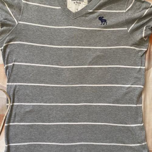 Branded t-shirts used in excellent condition, sizes L and M