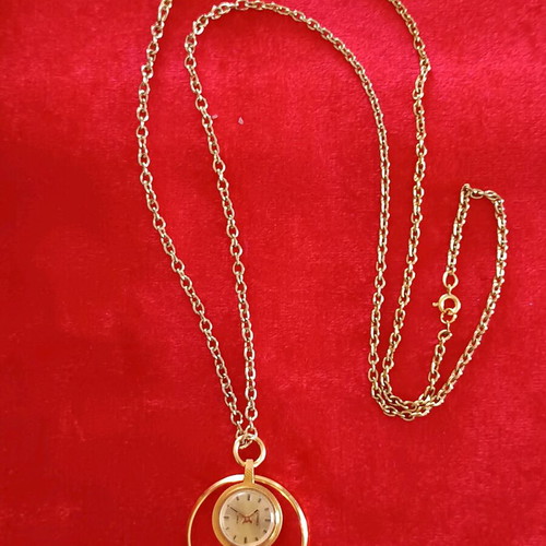 Winding pendant watch used