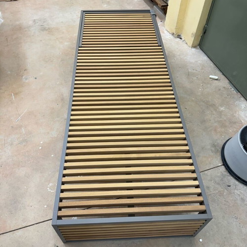 Set of aluminum and wood sun loungers with table new