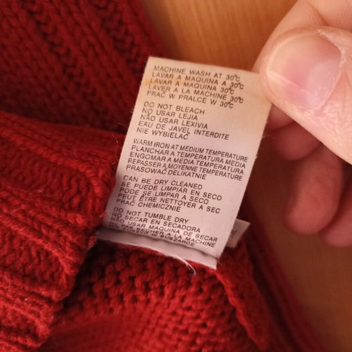 Springfield red sweater used, size Large