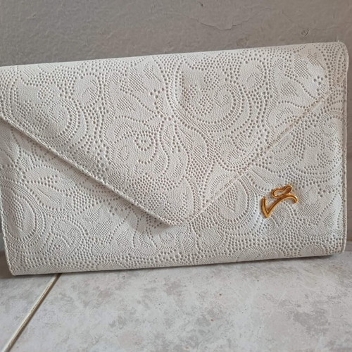 Veta Elegant Envelope Bag new, white with gold shoulder chain