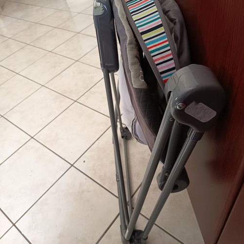 Baby items like new, including Lorelli 2-in-1 stroller and travel crib