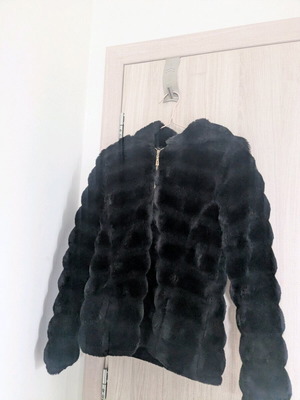 Black fur with hood like new