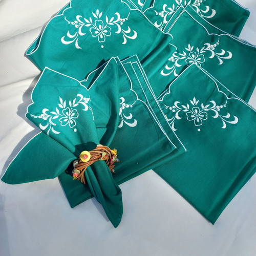Vintage food napkin set like new, 8 pieces, cypress with white embroidery
