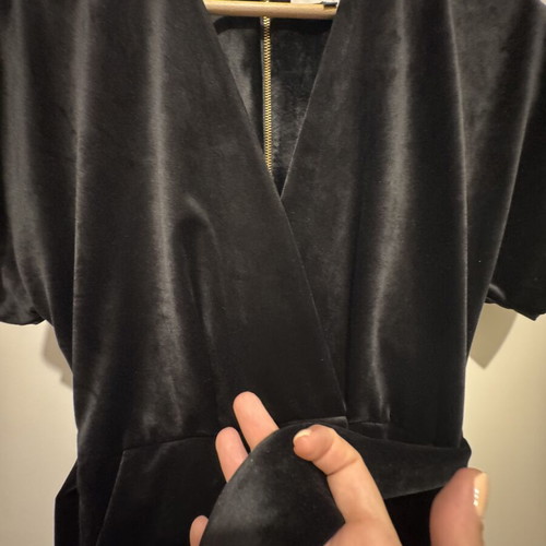 Black velvet dress like new, double-breasted with slit and belt
