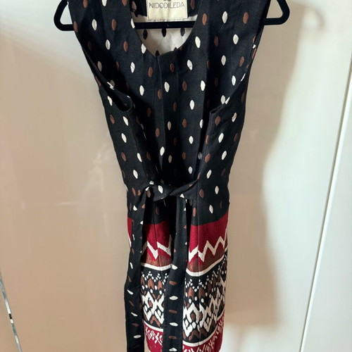 Nidodileda vest like new, black and red