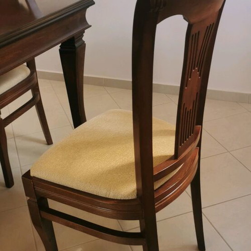 Dining set like new, table with 6 chairs