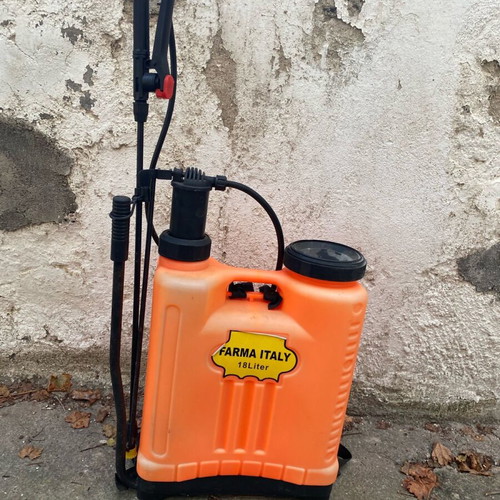 Backpack sprayer 18lt like new, capacity 18 liters