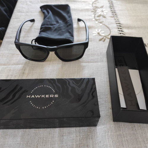Hawkers Core Polarized Carbono Black sunglasses new