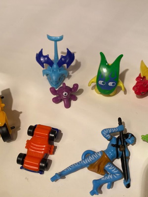 Set of 8 figures miniatures monsters and vehicles new
