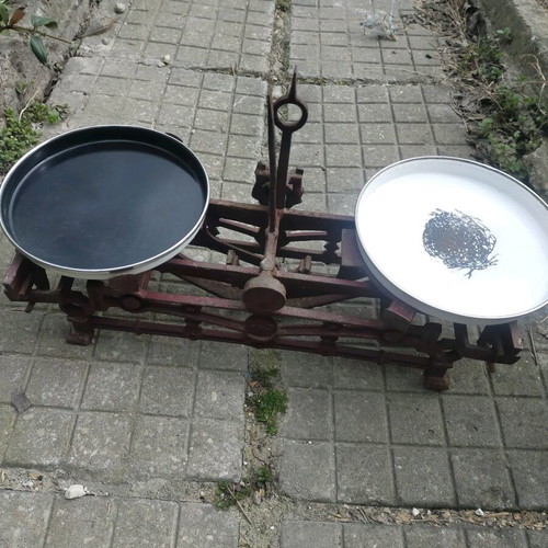 Old scale used, red white and black, 35x25 cm