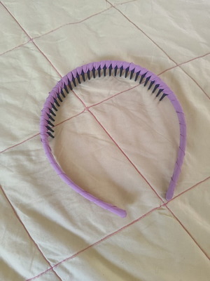 Purple Fabric Hairband with Teeth used, comfortable hold