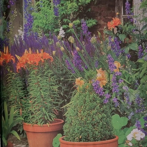 Guide to Floriculture 4 volumes like new, set