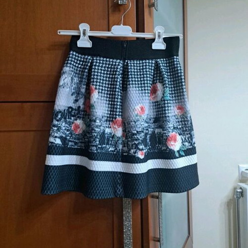 Children's thematic skirt like new, size No.14, black multicolor