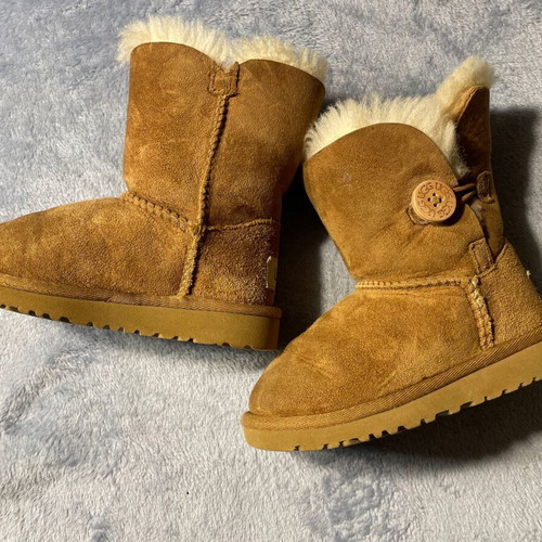 UGG kids boots new, size 26