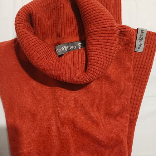 Attrattivo turtleneck small like new, orange