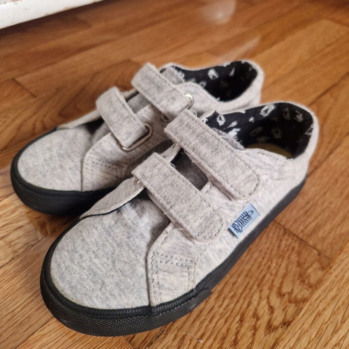Gray fabric sneakers for boys size 27 like new