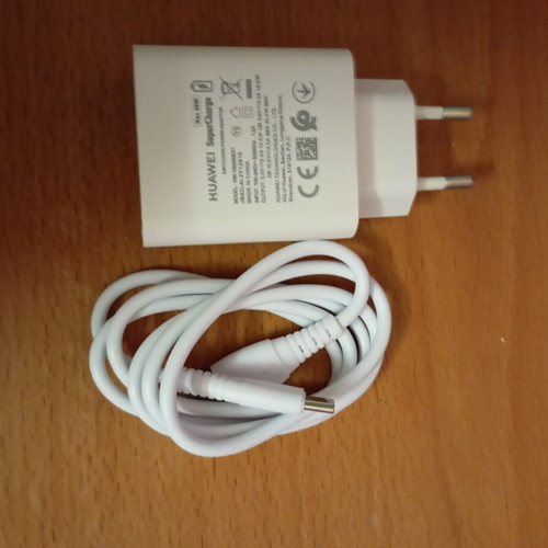 Huawei Super Fast Charger with Cable