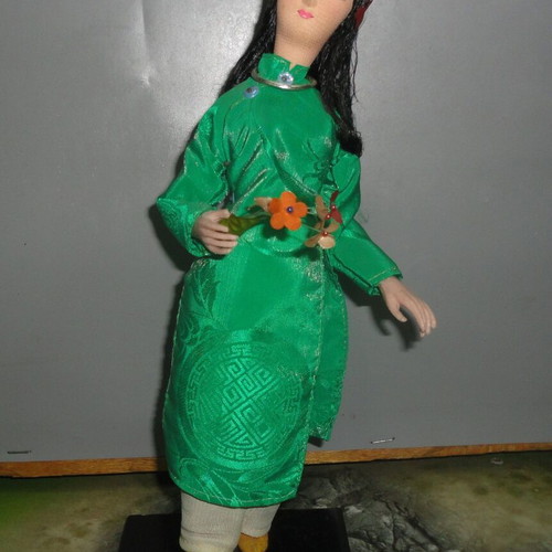 Bupbe Bach-Tuyet Traditional Vietnamese Doll like new