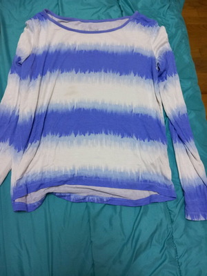 T-shirt with sleeve slits like new, white and blue