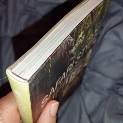 Safari Style book like new, English
