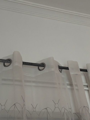 Σετ 2 κουρτινόξυλα σαν καινούργια, μήκους 1,20 έως 2,10 μέτρα, μαύρο-ασημί
