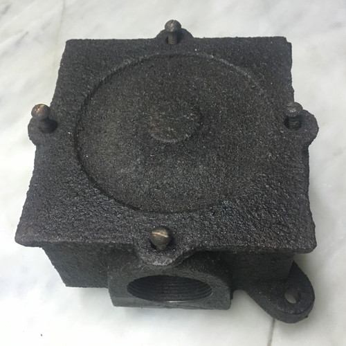 Metal junction box for three-phase current unused