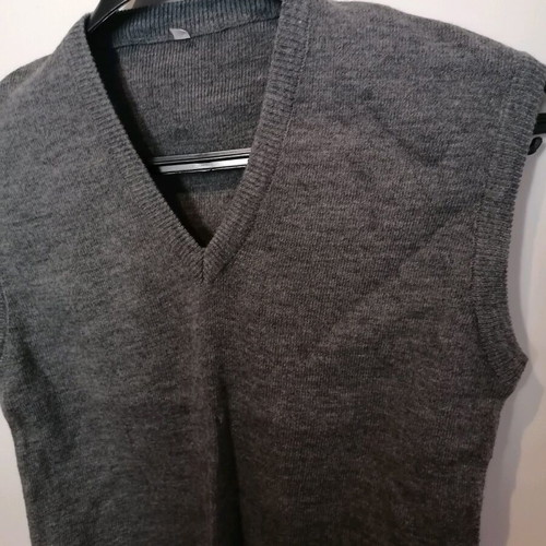 Knitted wool vest like new, gray, size 8-10 years