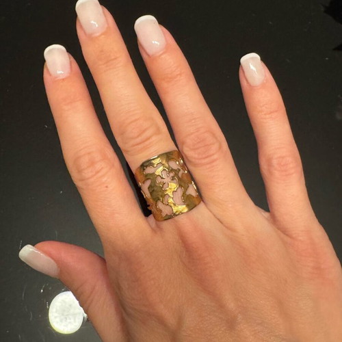 Ring in copper color with adjustable size and unique design