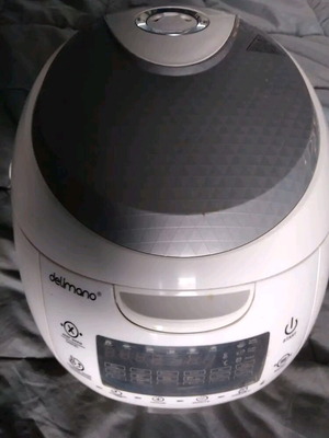 Delimano multicooker like new with 50 preset programs