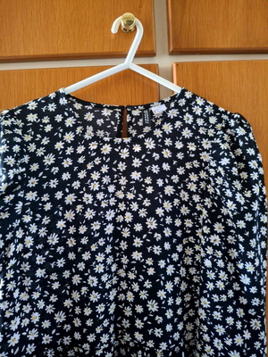 Midi dress H&M with floral daisy pattern, like new, size S