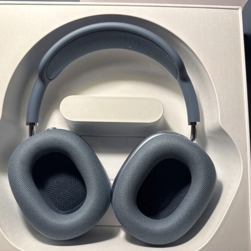 AirPods Max like new with box and accessories