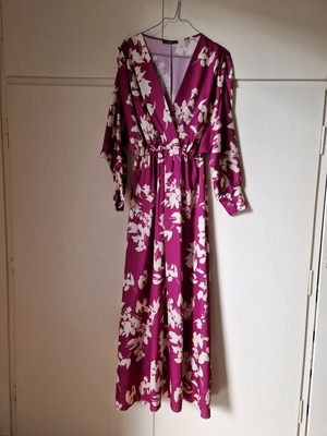 Floral long-sleeve dress new, size S/M, magenta color