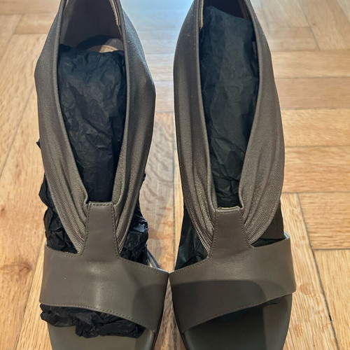 Fendi sandals like new, khaki, size 38