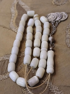Worry beads used with 33 beads, probable semi-precious stone