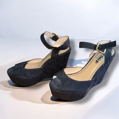 Scoop Black Platform Wedge Heels Like New Size 37