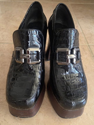 Rebecca Miu Boho Platform Loafers like new, black patent