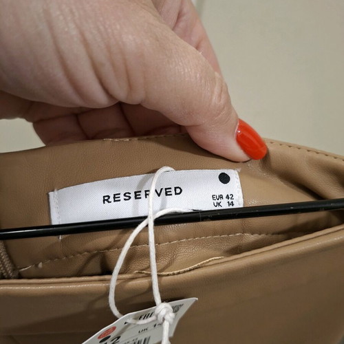 Reserved skirt new, beige leatherette, waist 40cm×2