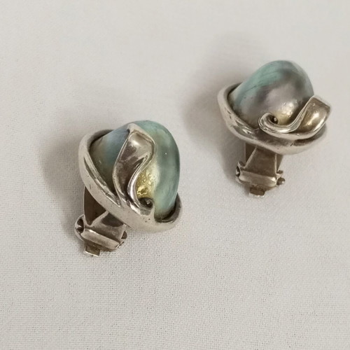Silver 925 earrings with Nautilus shell pearly in excellent condition